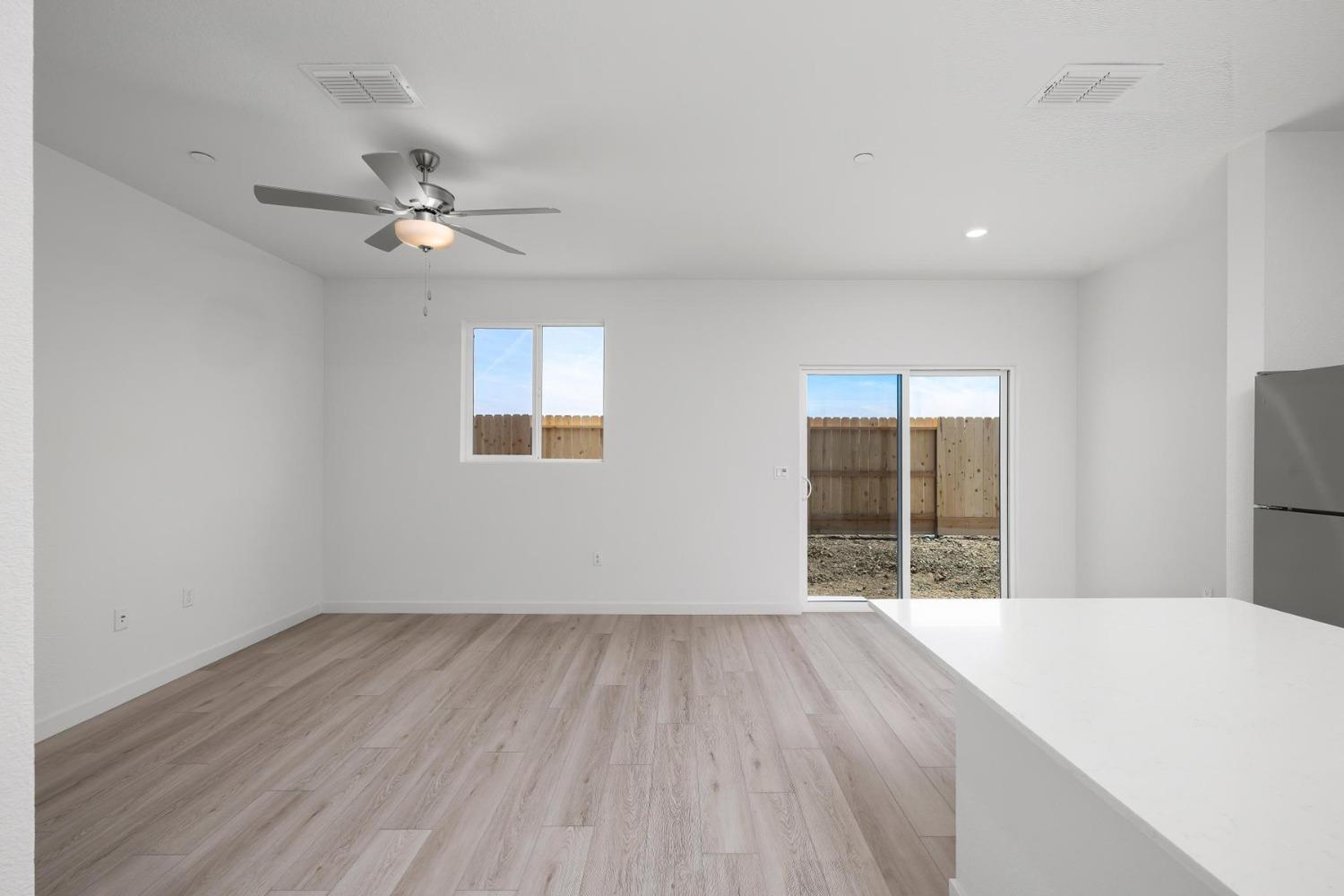 Detail Gallery Image 5 of 10 For 829 Chatham Ln, Patterson,  CA 95363 - 3 Beds | 2 Baths