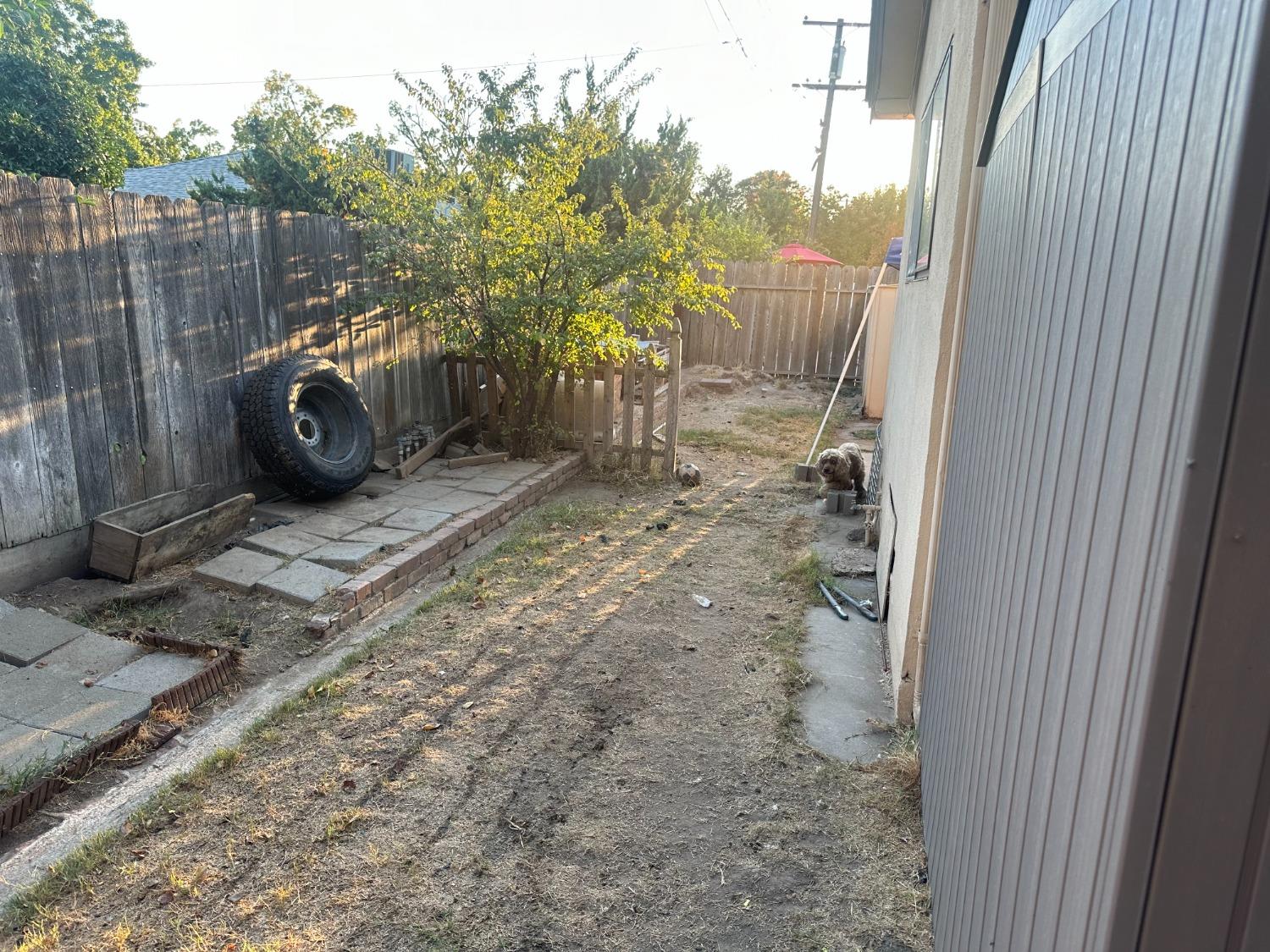 E Downs, Stockton, California image 39