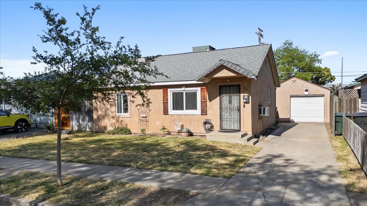 Detail Gallery Image 2 of 54 For 231 Poplar Ave, Manteca,  CA 95336 - 3 Beds | 2 Baths