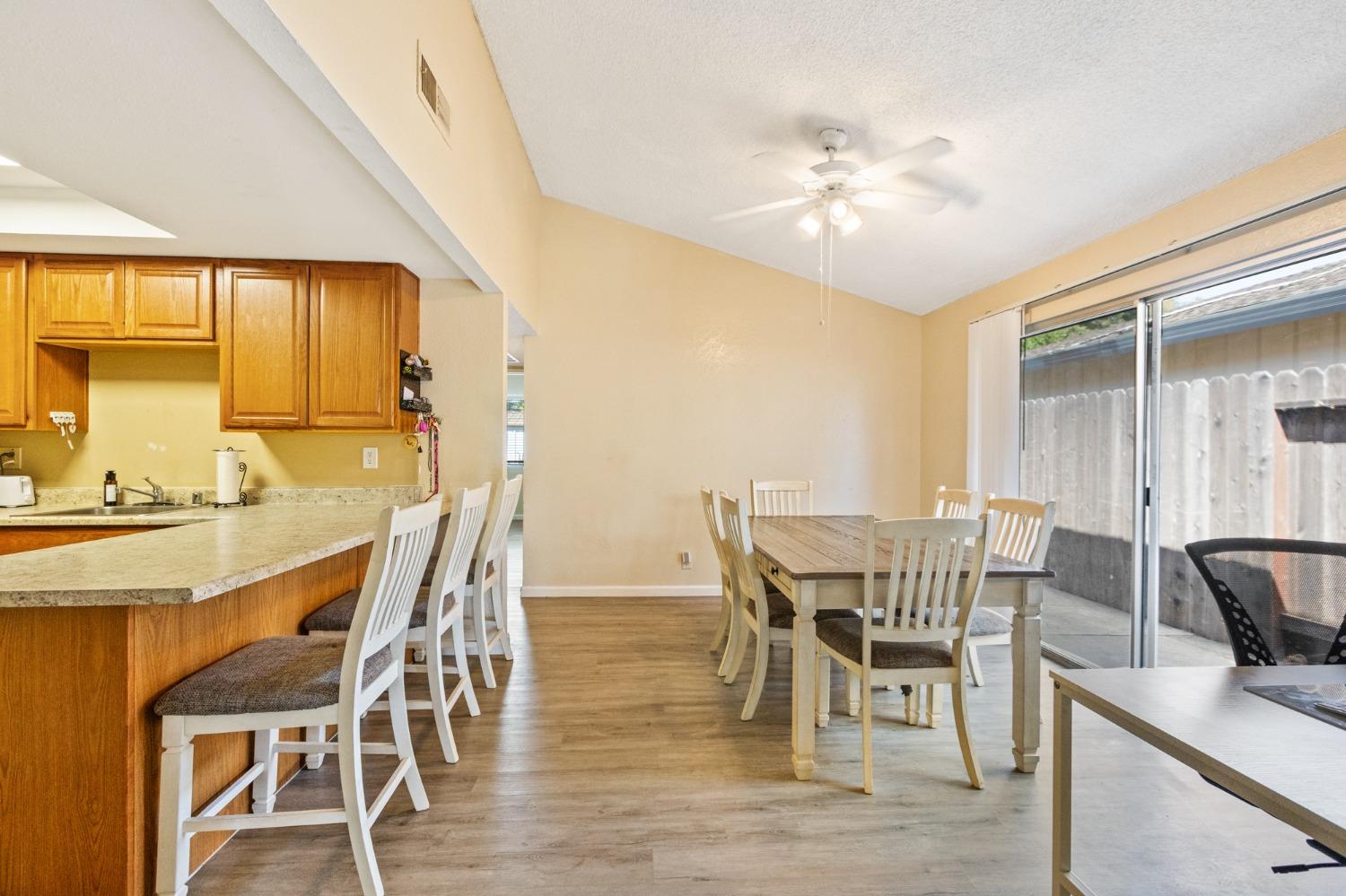 Detail Gallery Image 3 of 24 For 6227 Center Mall Way, Sacramento,  CA 95823 - 2 Beds | 1 Baths
