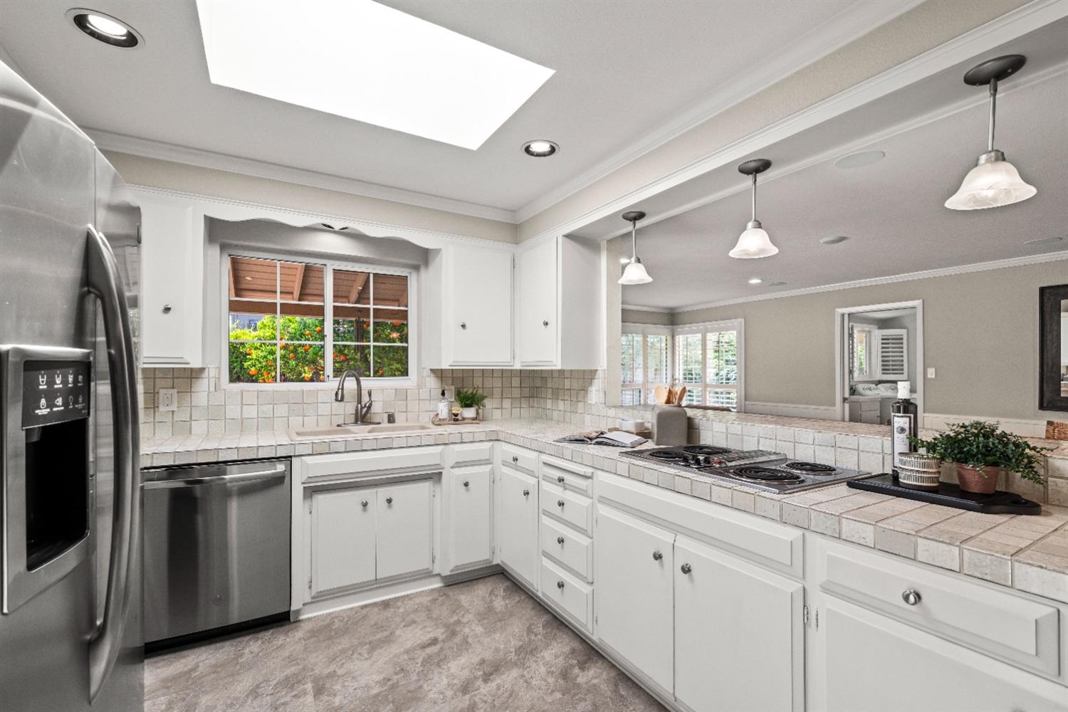 Jerrilyn Court, Carmichael, California image 16