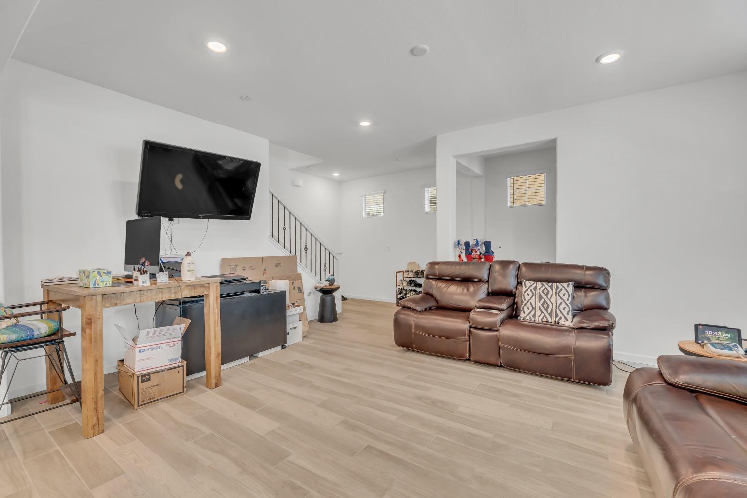 Detail Gallery Image 5 of 32 For 4017 Matterhorn Pl, Roseville,  CA 95747 - 4 Beds | 3 Baths