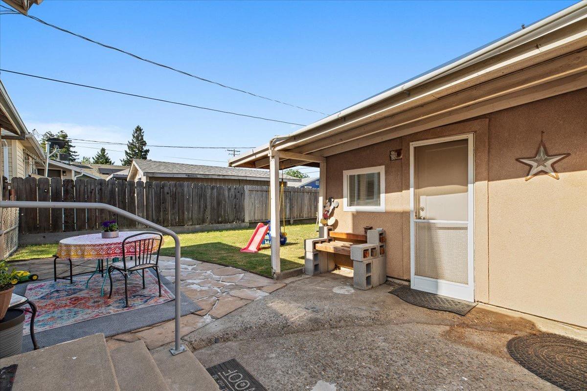 Detail Gallery Image 26 of 54 For 231 Poplar Ave, Manteca,  CA 95336 - 3 Beds | 2 Baths