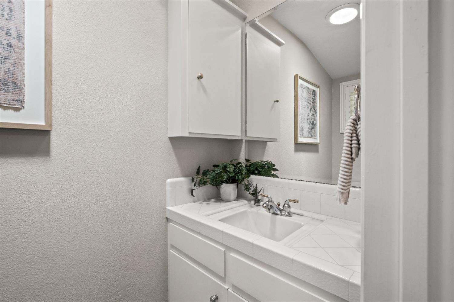Jerrilyn Court, Carmichael, California image 23