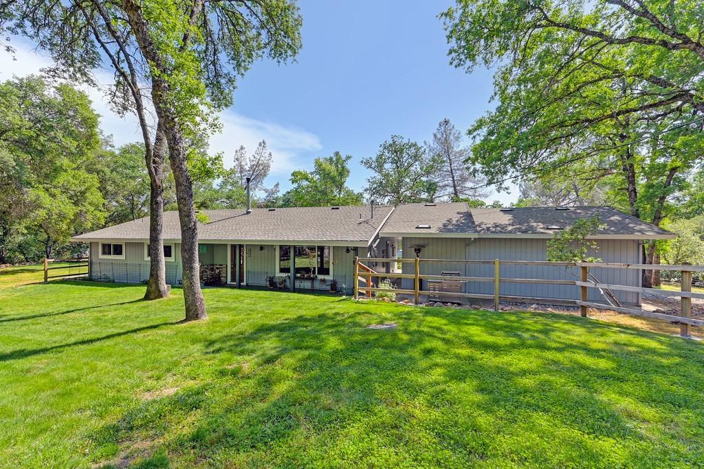 Detail Gallery Image 11 of 73 For 3200 Roughwood Rd, Shingle Springs,  CA 95682 - 3 Beds | 3 Baths