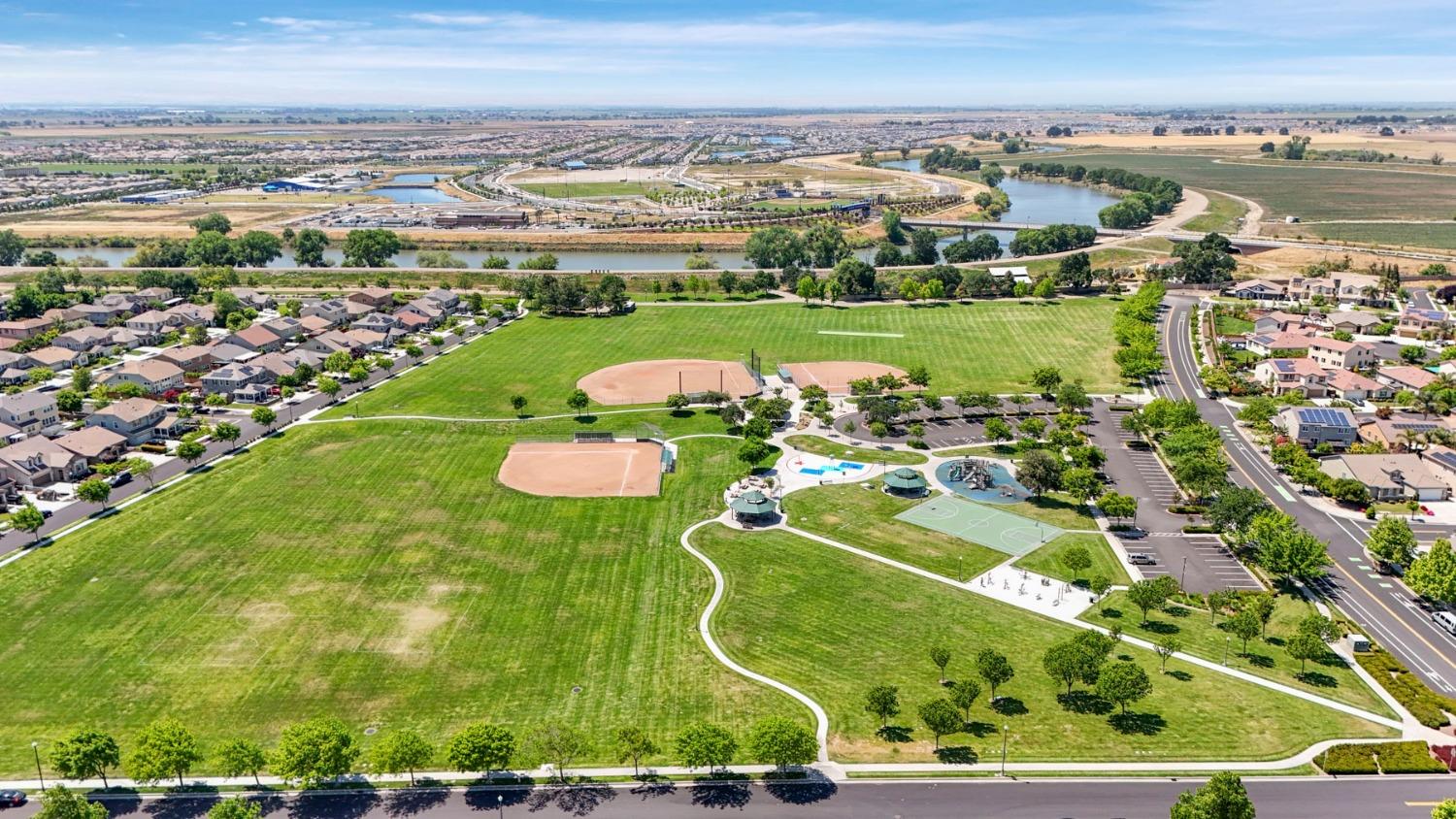 Detail Gallery Image 64 of 77 For 16907 E Cobble Creek Way, Lathrop,  CA 95330 - 4 Beds | 2/1 Baths