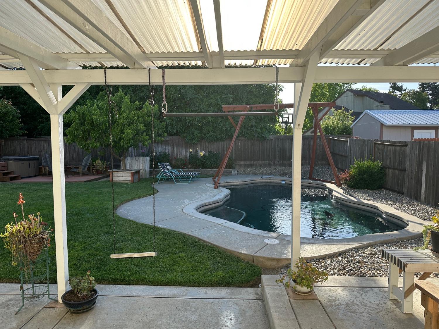 Meadowlark Circle, West Sacramento, California image 5