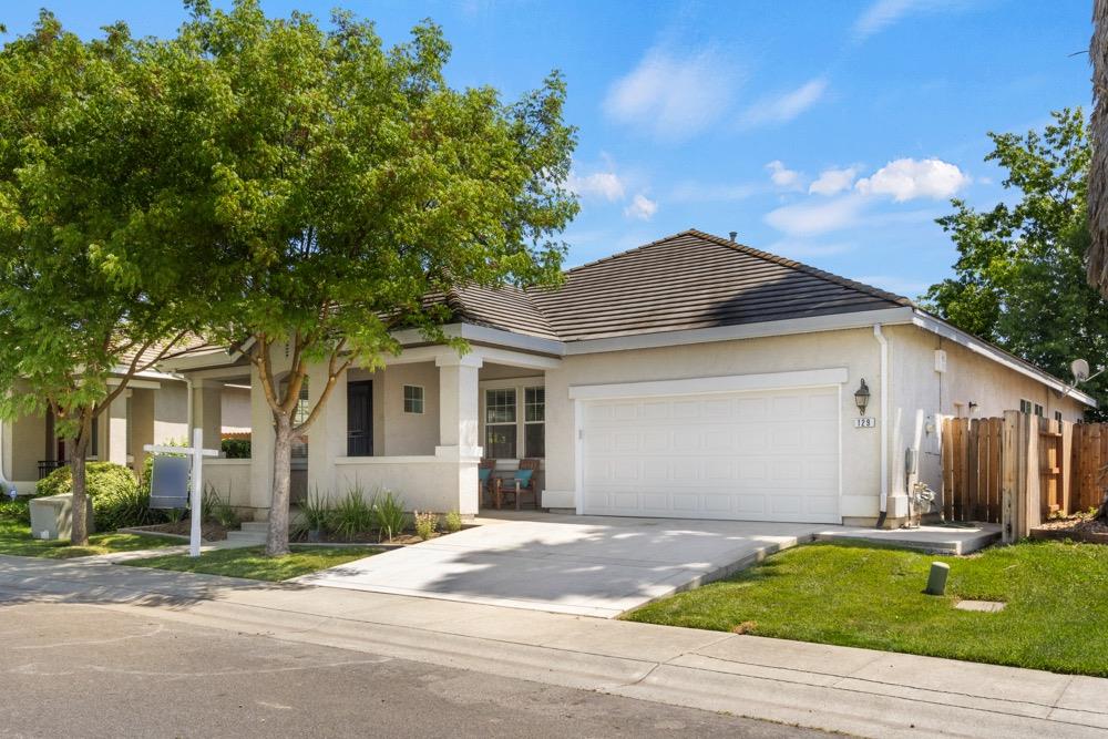 Detail Gallery Image 3 of 78 For 129 Opus Cir, Sacramento,  CA 95834 - 4 Beds | 2/1 Baths