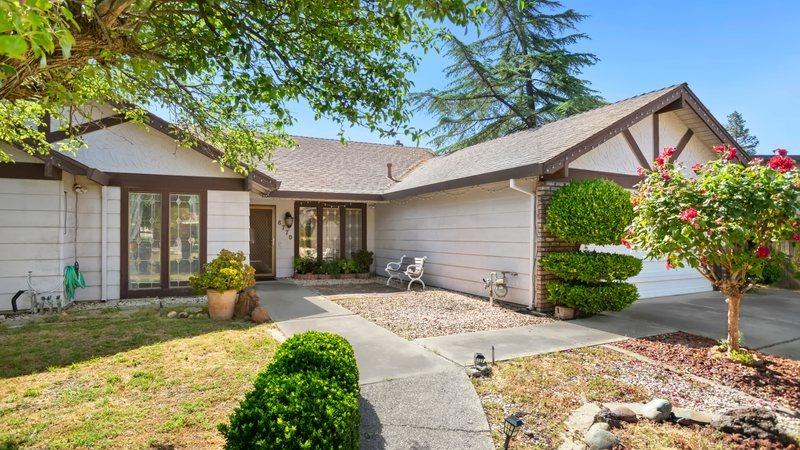 Detail Gallery Image 4 of 42 For 8770 Superb Cir, Elk Grove,  CA 95624 - 3 Beds | 2 Baths
