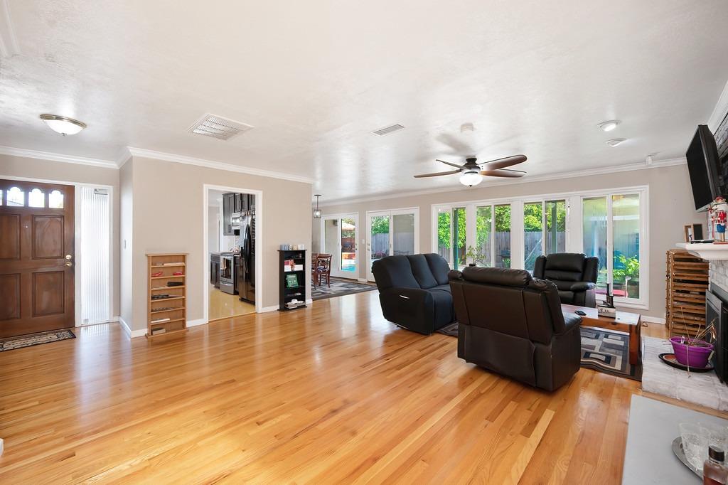Detail Gallery Image 9 of 60 For 1402 Louise Ave, Modesto,  CA 95350 - 3 Beds | 3 Baths
