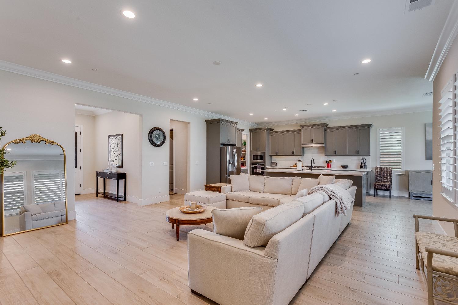 Detail Gallery Image 7 of 25 For 1501 Empire Dr, Lodi,  CA 95242 - 4 Beds | 2 Baths
