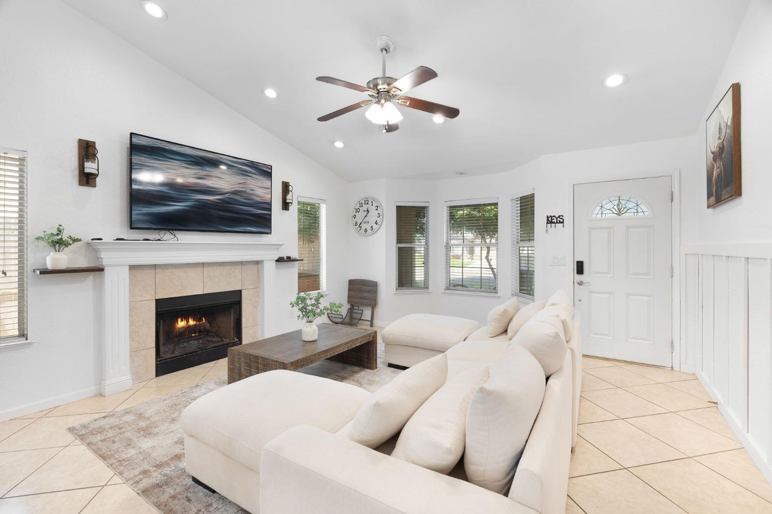 Detail Gallery Image 7 of 36 For 866 Golden Heights Dr, Galt,  CA 95632 - 4 Beds | 2 Baths