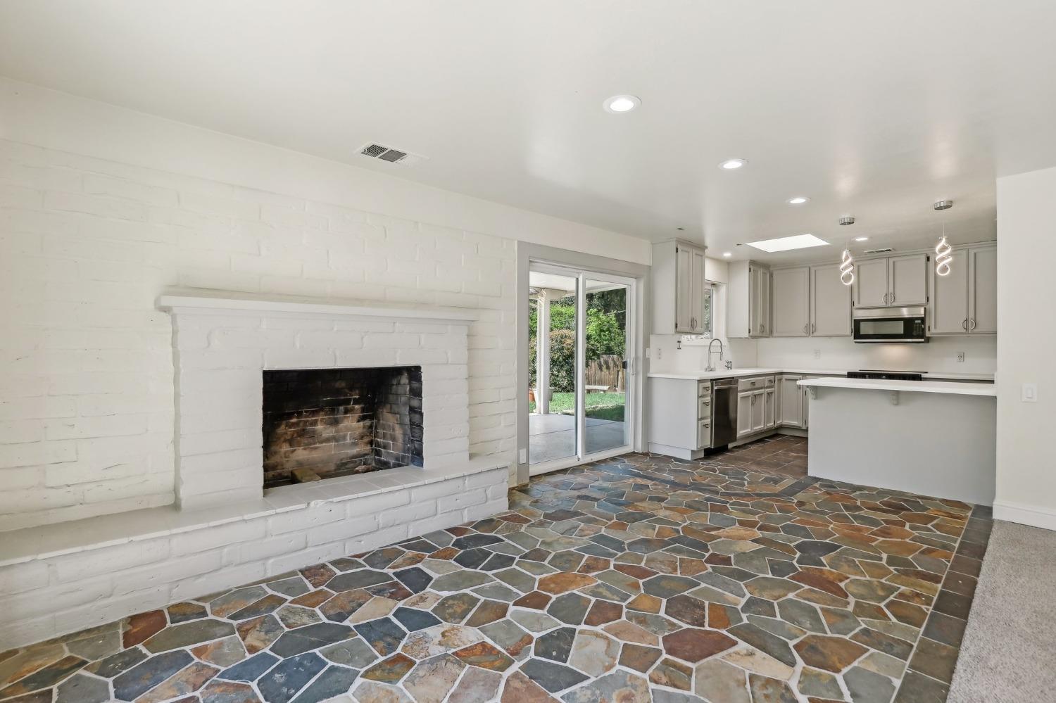Sutter Avenue, Carmichael, California image 6