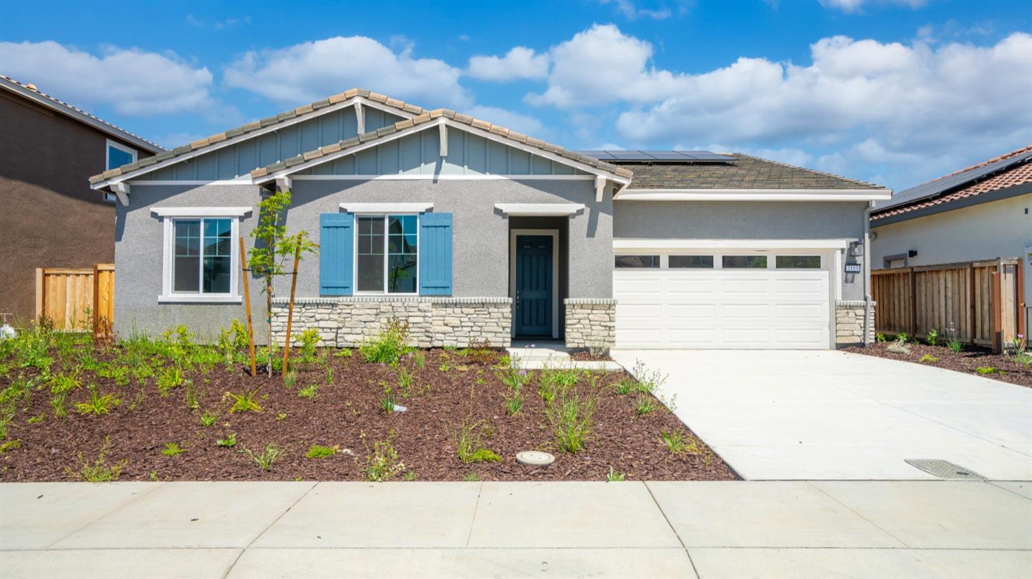 Detail Gallery Image 2 of 37 For 2153 Geneva Way, Manteca,  CA 95337 - 4 Beds | 2/1 Baths