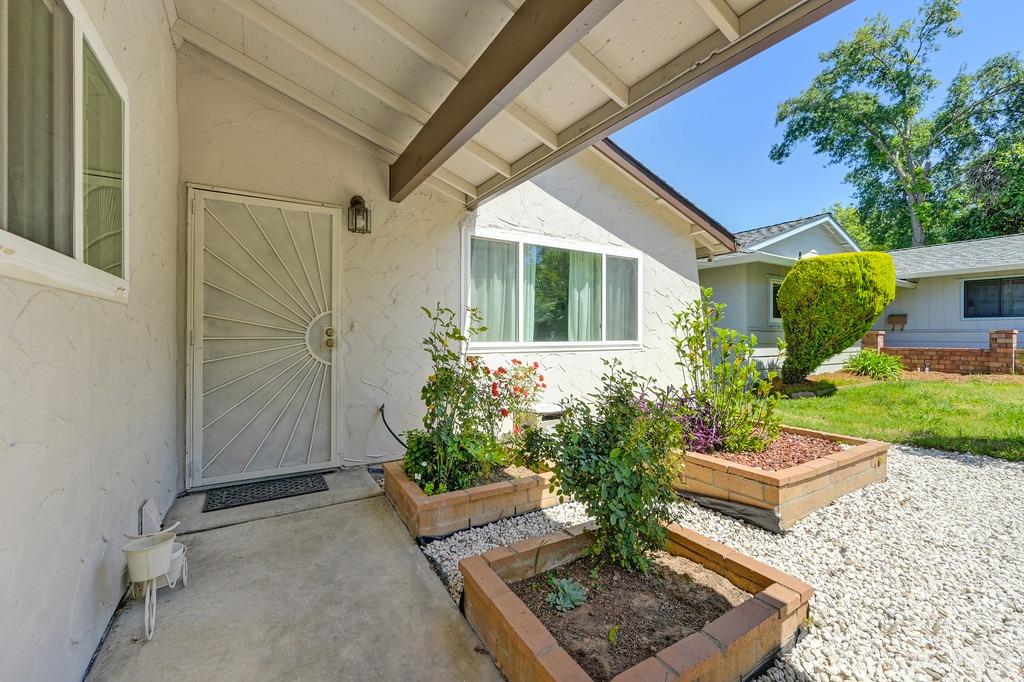 Detail Gallery Image 4 of 33 For 7735 Antelope Rd, Citrus Heights,  CA 95610 - 4 Beds | 2 Baths
