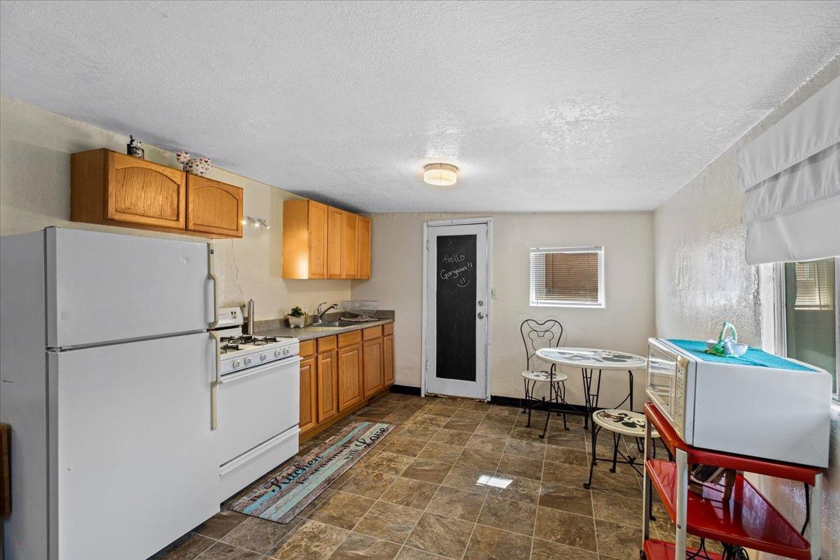 Detail Gallery Image 32 of 54 For 231 Poplar Ave, Manteca,  CA 95336 - 3 Beds | 2 Baths