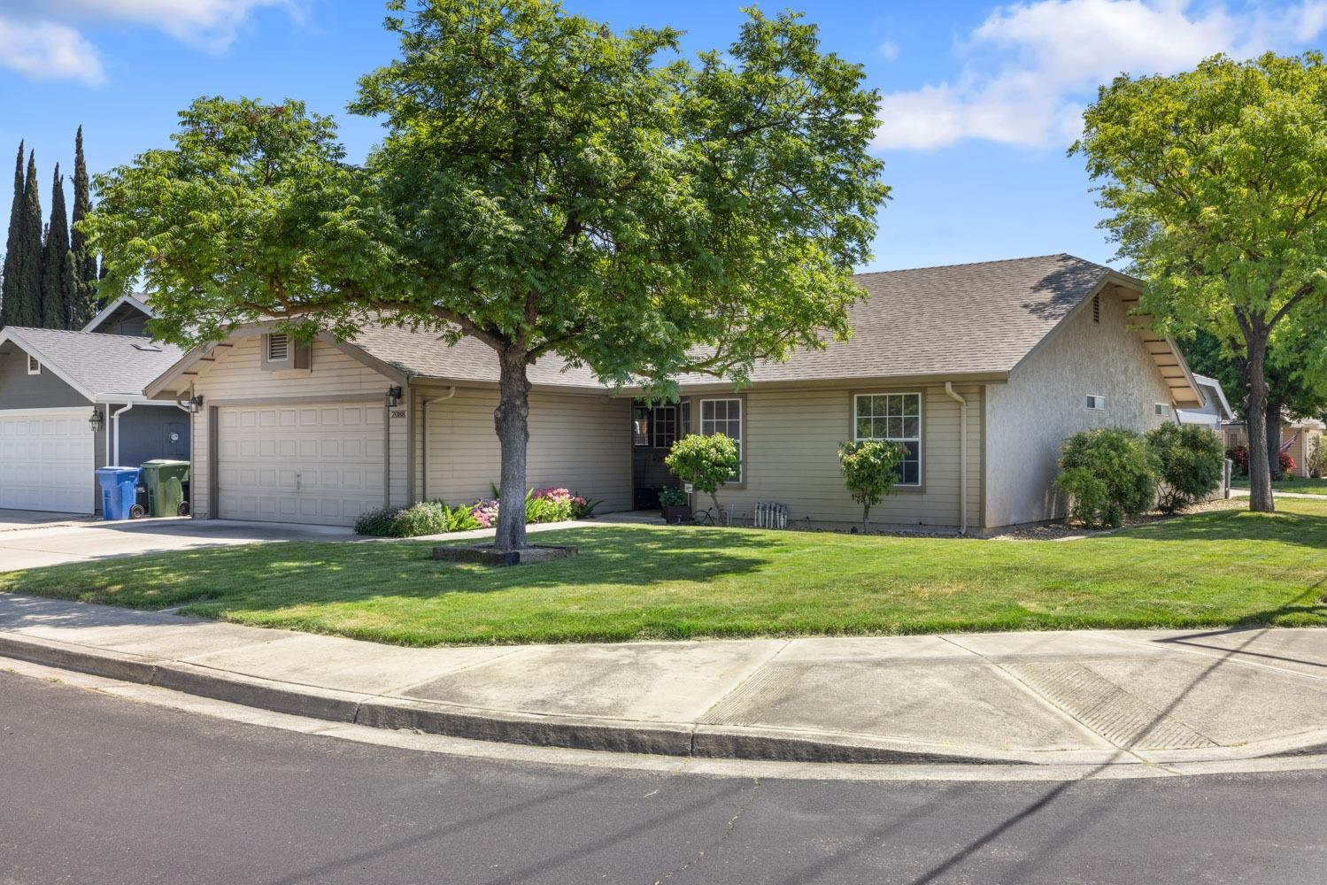 Detail Gallery Image 3 of 33 For 2088 Shadow Park Dr, Turlock,  CA 95380 - 3 Beds | 2 Baths