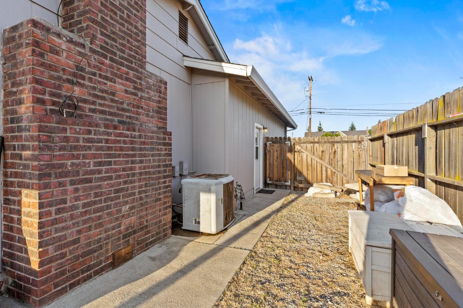 Oak Street, Sutter, California image 37