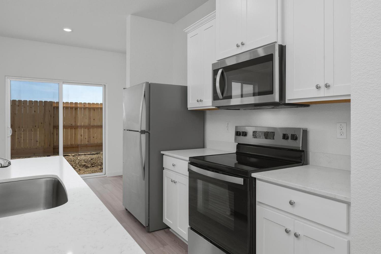 Detail Gallery Image 4 of 10 For 829 Chatham Ln, Patterson,  CA 95363 - 3 Beds | 2 Baths