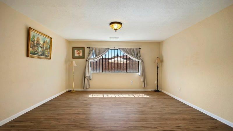 Detail Gallery Image 12 of 42 For 8770 Superb Cir, Elk Grove,  CA 95624 - 3 Beds | 2 Baths
