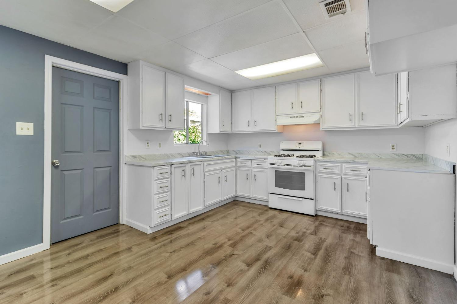 Detail Gallery Image 10 of 27 For 968 Lester Ave, Hayward,  CA 94541 - 4 Beds | 1 Baths