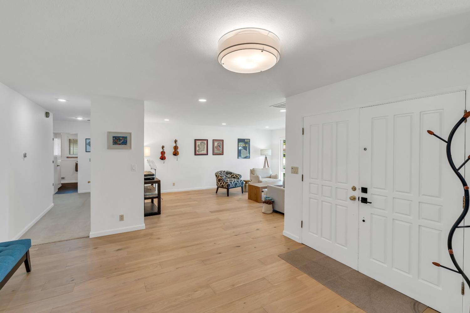 Detail Gallery Image 9 of 64 For 4644 American River Dr, Sacramento,  CA 95864 - 5 Beds | 3 Baths