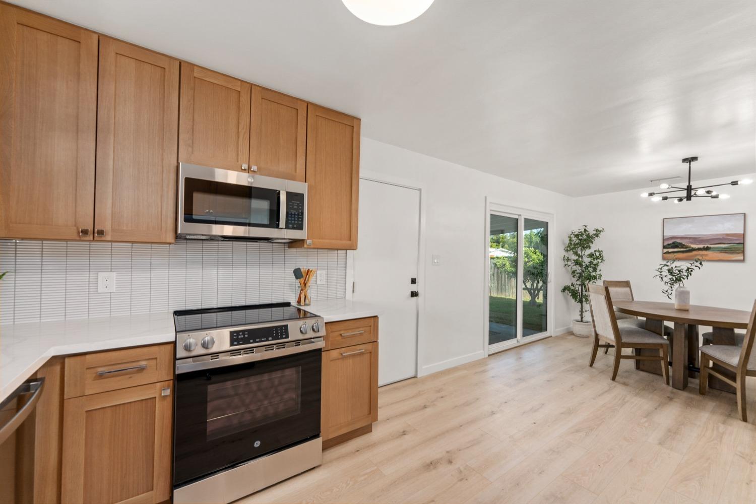 Detail Gallery Image 14 of 32 For 1464 Tradewinds Ave, Sacramento,  CA 95822 - 3 Beds | 2 Baths