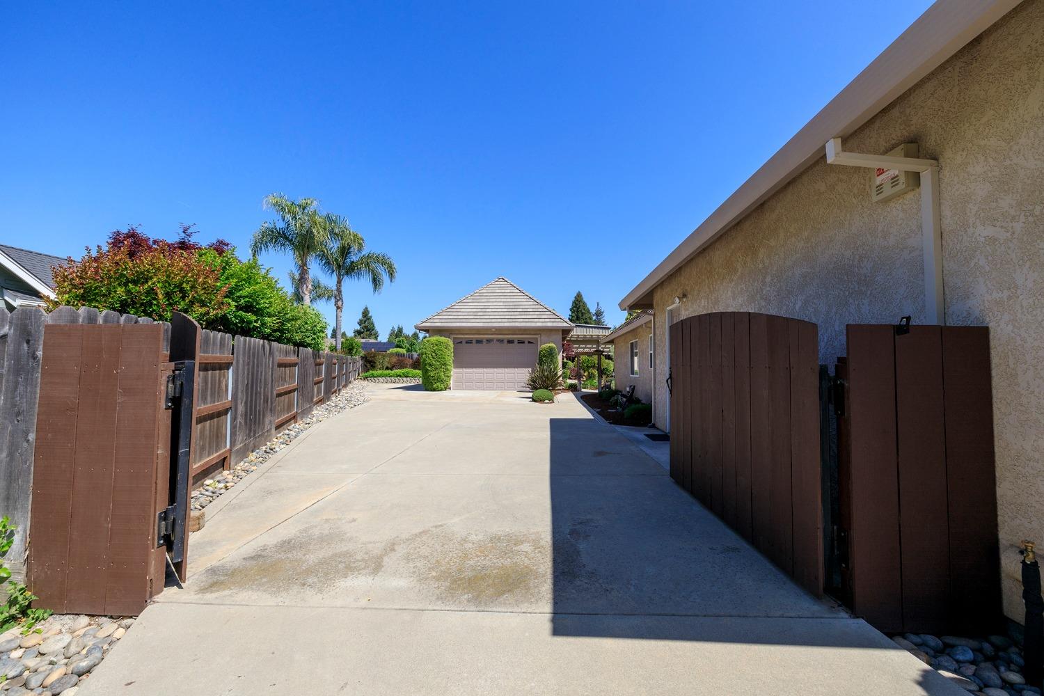 Detail Gallery Image 2 of 77 For 11325 Wild Oak Dr, Oakdale,  CA 95361 - 4 Beds | 2/1 Baths