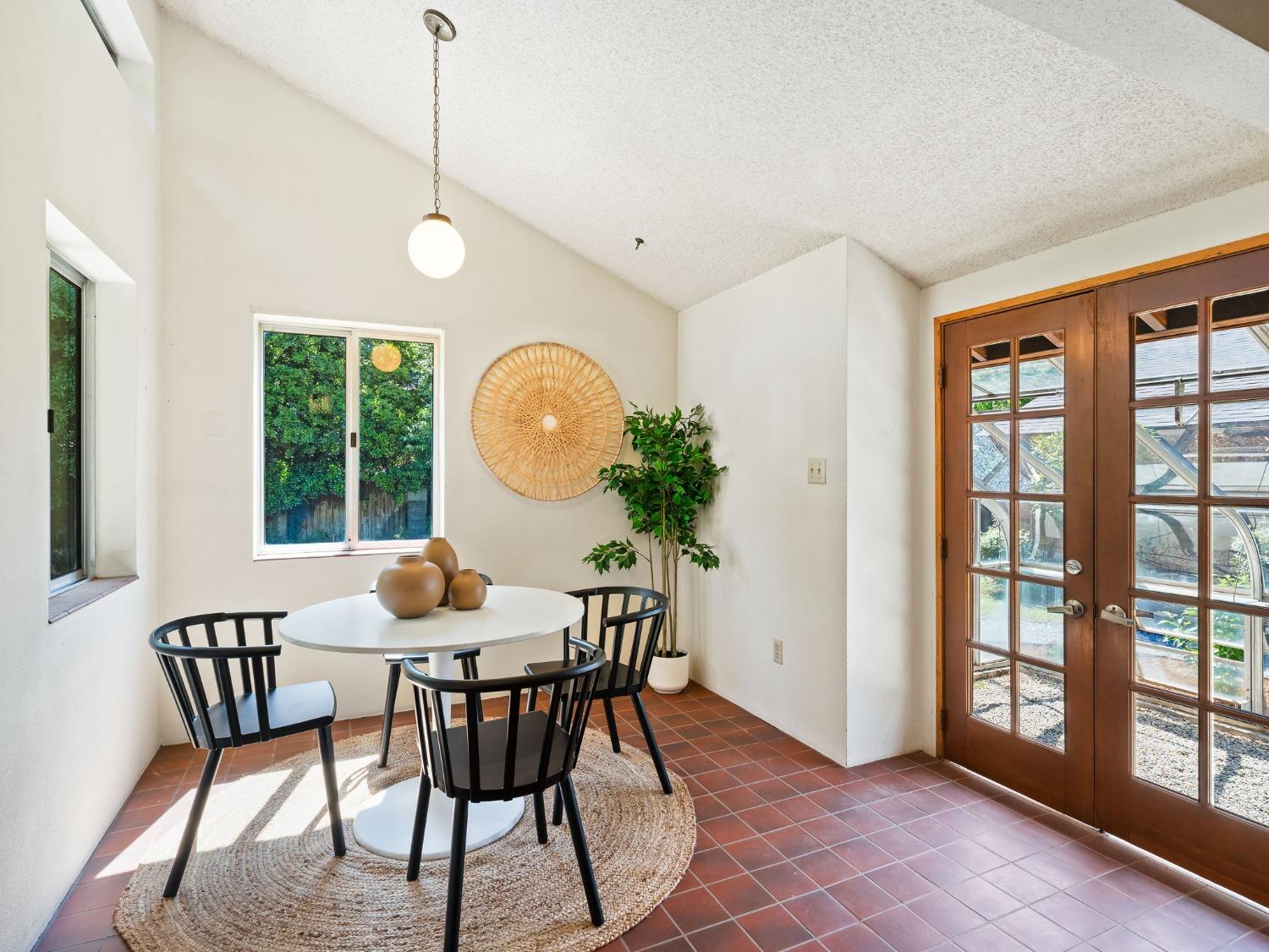 Detail Gallery Image 17 of 81 For 43236 E Oakside Pl, Davis,  CA 95618 - 3 Beds | 3 Baths