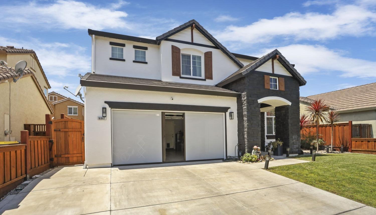 Detail Gallery Image 2 of 77 For 16907 E Cobble Creek Way, Lathrop,  CA 95330 - 4 Beds | 2/1 Baths