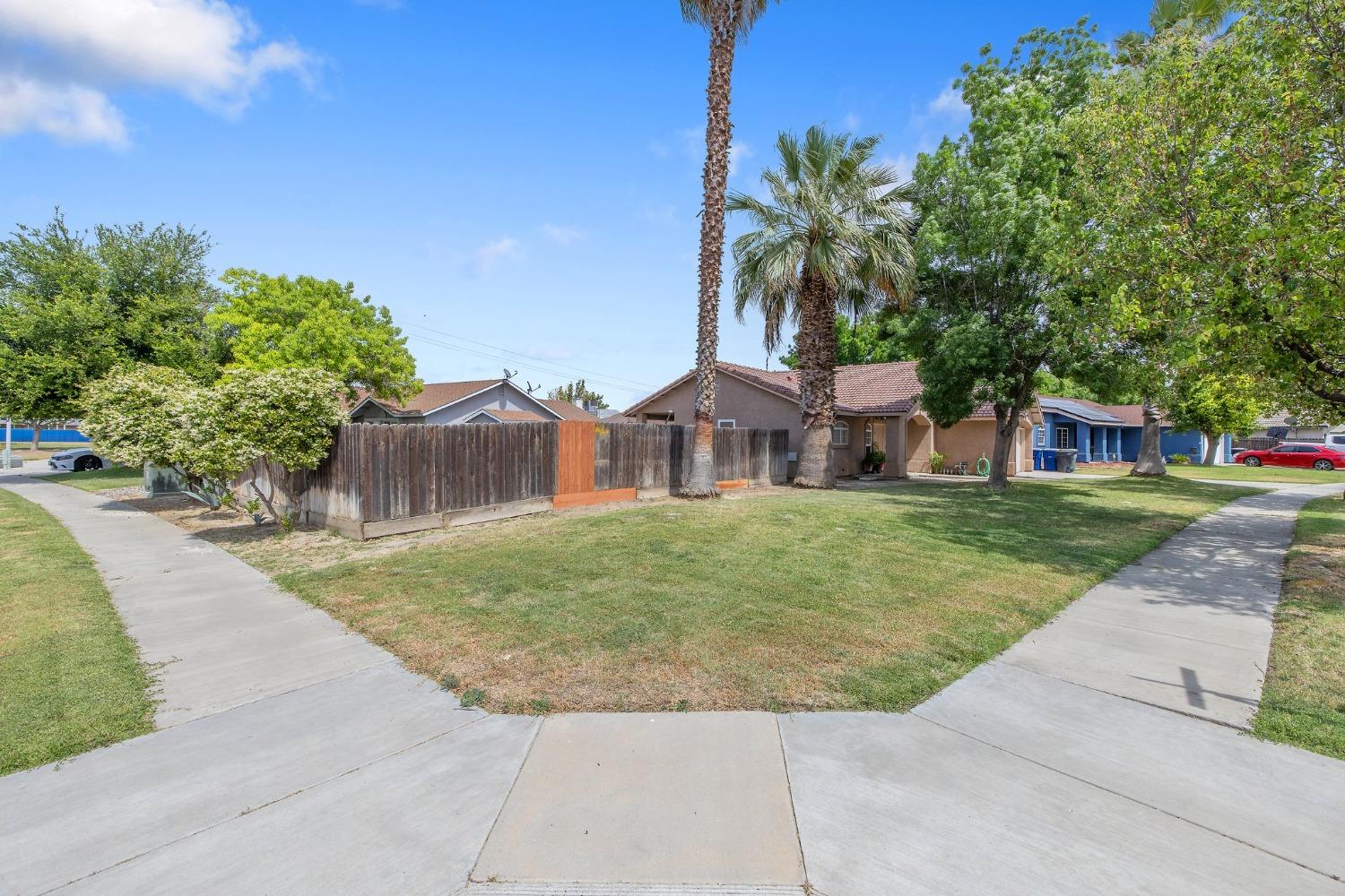 Florence Avenue, Lemoore, California image 5