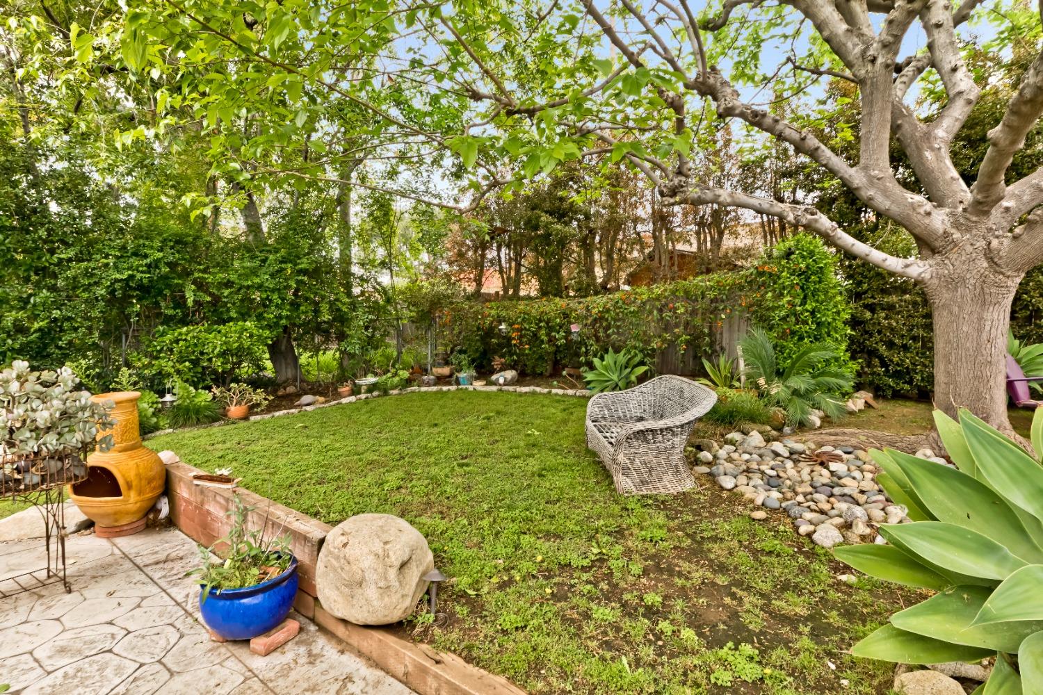 Alameda Street, Altadena, California image 23