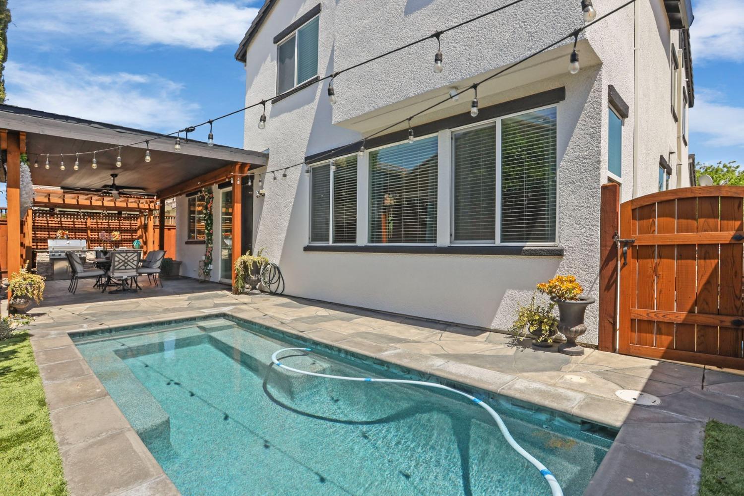 Detail Gallery Image 49 of 77 For 16907 E Cobble Creek Way, Lathrop,  CA 95330 - 4 Beds | 2/1 Baths