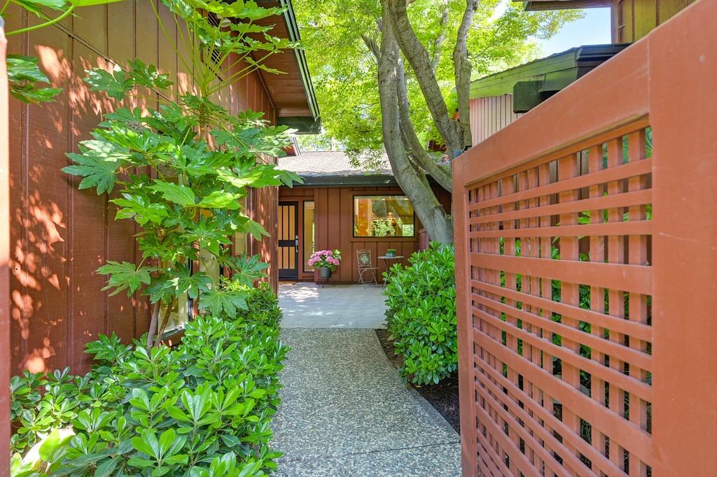 Garden Court, El Macero, California image 1