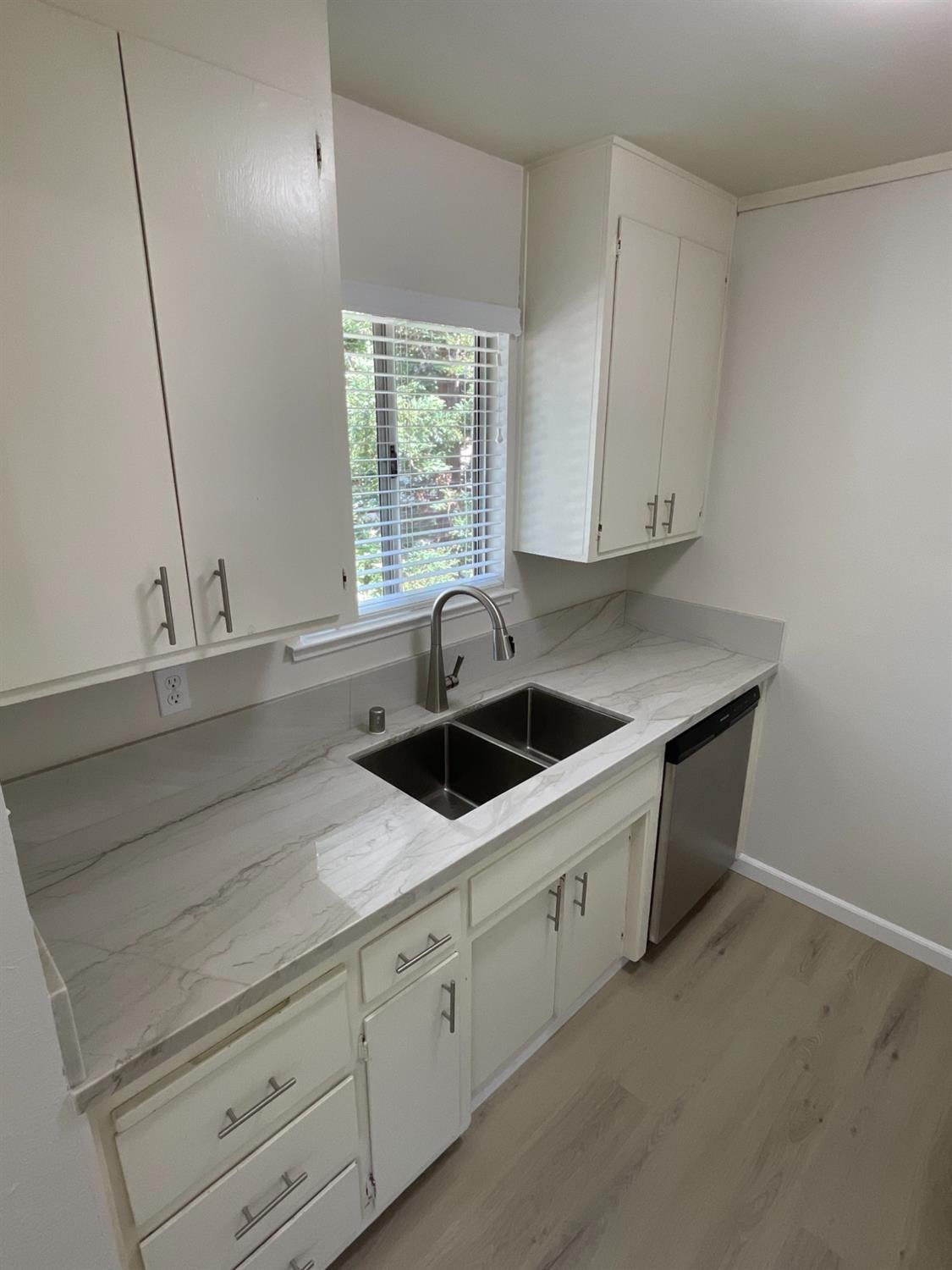 Photo #3: 225056629 Listing 