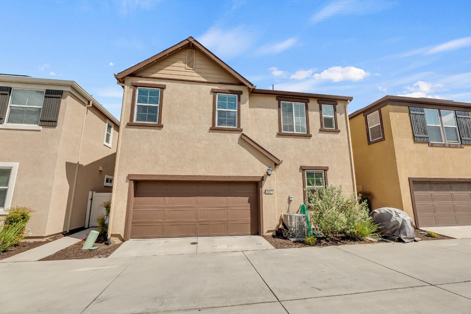 Detail Gallery Image 3 of 32 For 4017 Matterhorn Pl, Roseville,  CA 95747 - 4 Beds | 3 Baths
