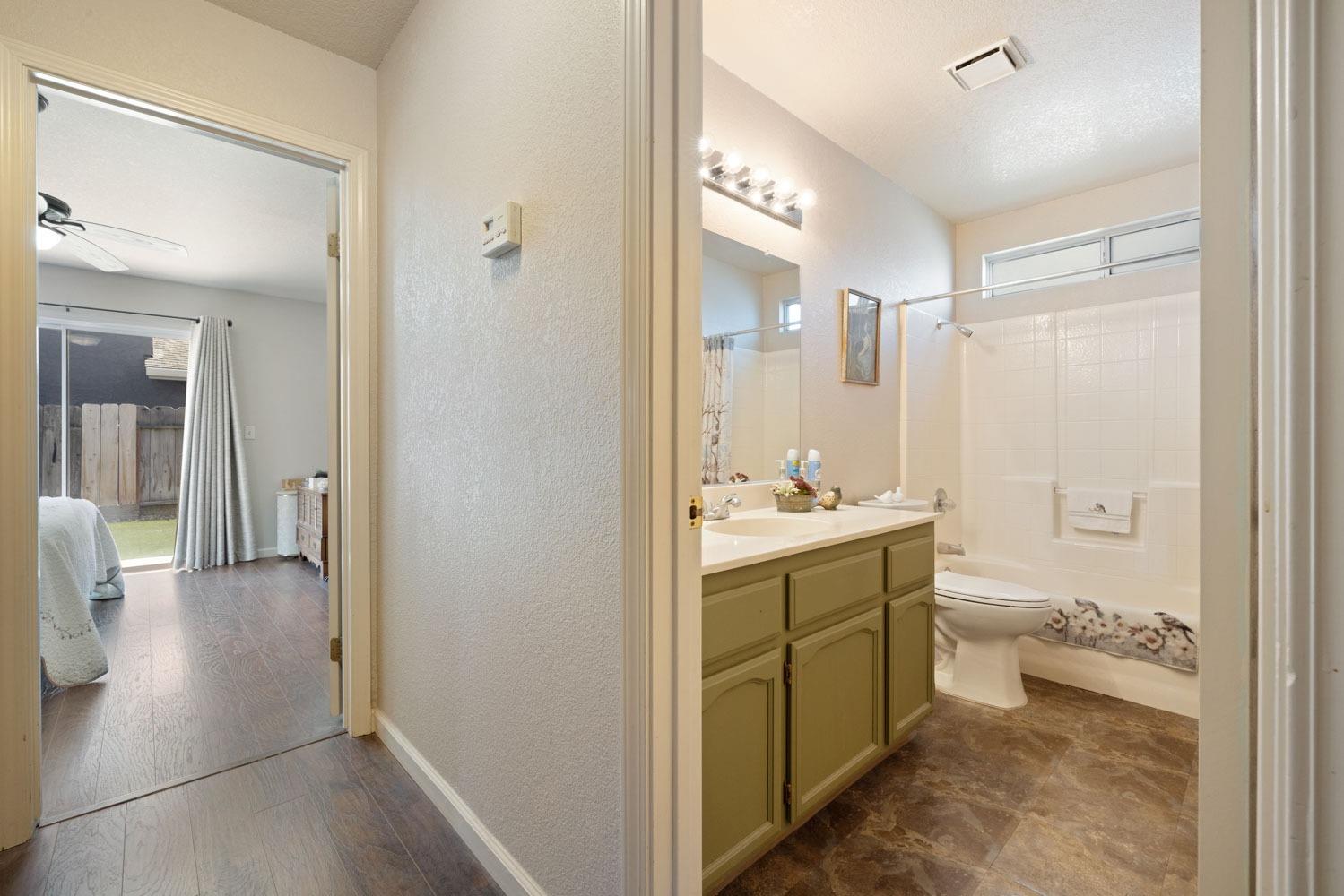 Detail Gallery Image 23 of 33 For 2088 Shadow Park Dr, Turlock,  CA 95380 - 3 Beds | 2 Baths