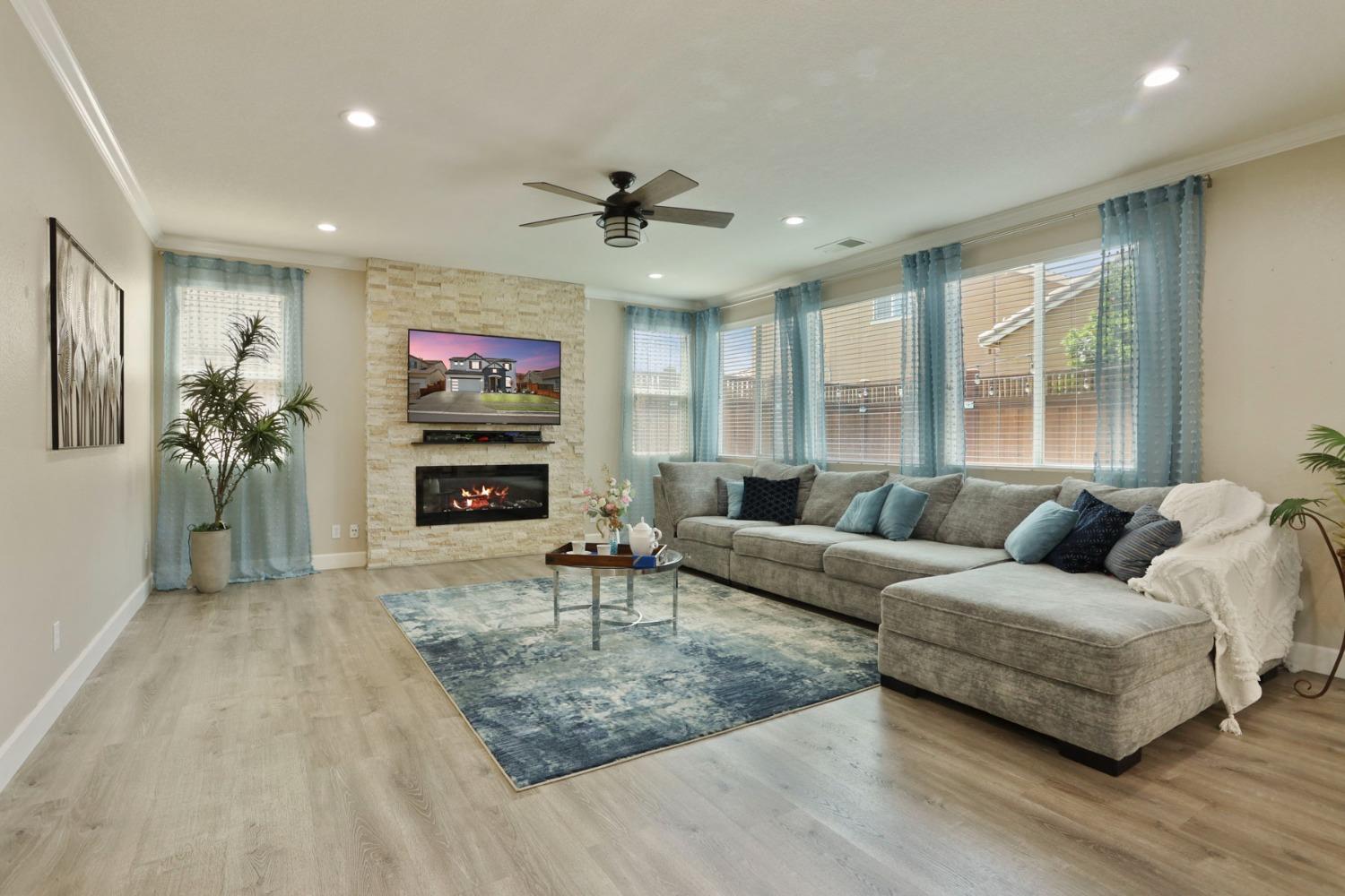 Detail Gallery Image 15 of 77 For 16907 E Cobble Creek Way, Lathrop,  CA 95330 - 4 Beds | 2/1 Baths