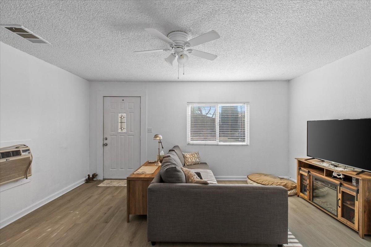 Detail Gallery Image 17 of 54 For 231 Poplar Ave, Manteca,  CA 95336 - 3 Beds | 2 Baths