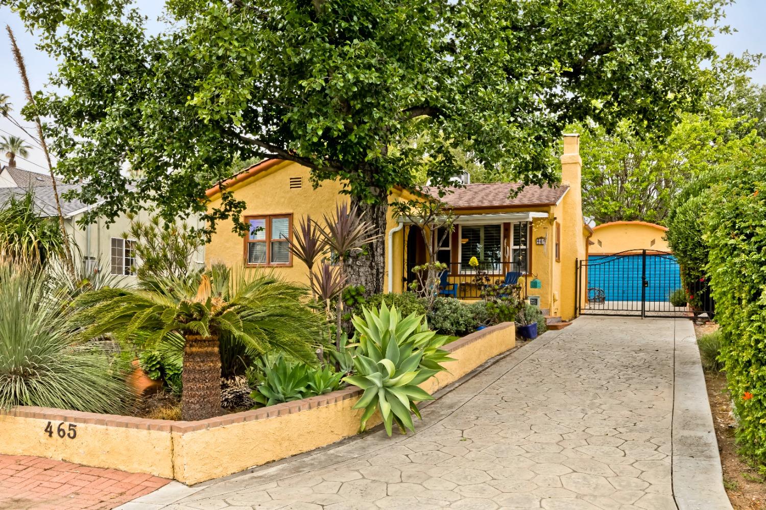 Alameda Street, Altadena, California image 2