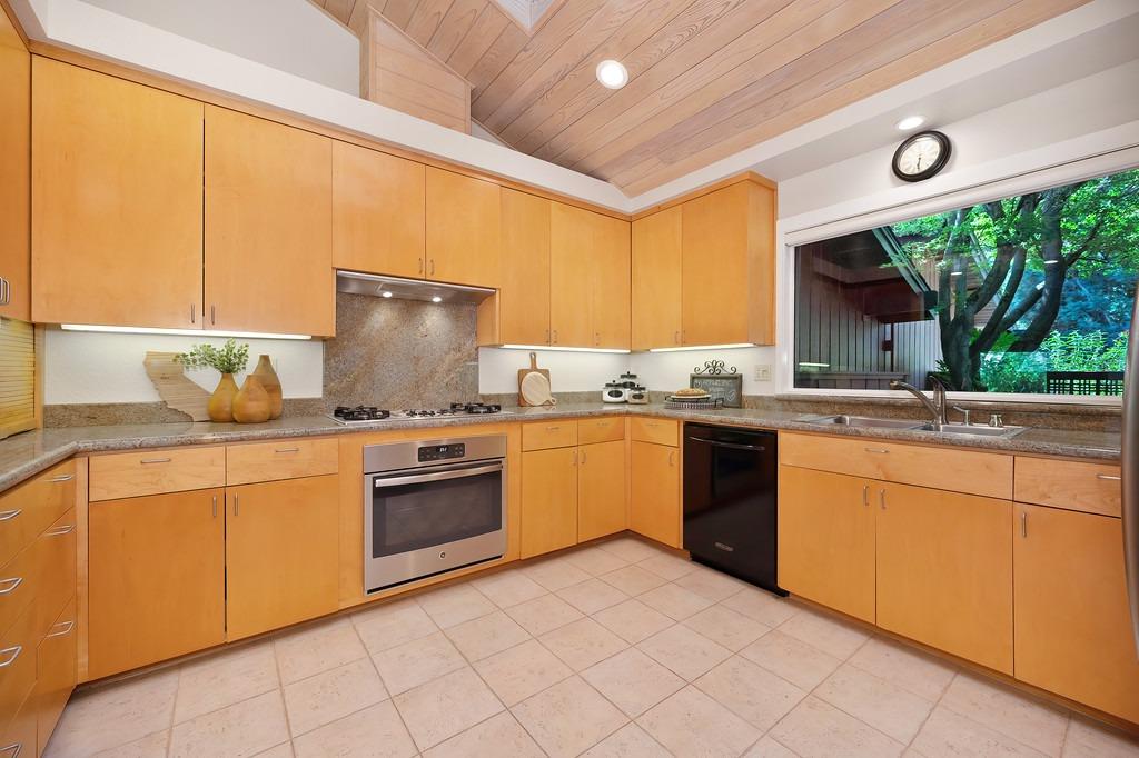 Garden Court, El Macero, California image 6