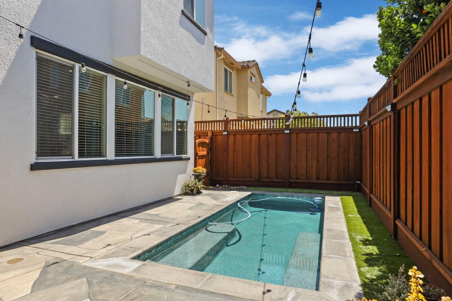 Detail Gallery Image 52 of 77 For 16907 E Cobble Creek Way, Lathrop,  CA 95330 - 4 Beds | 2/1 Baths