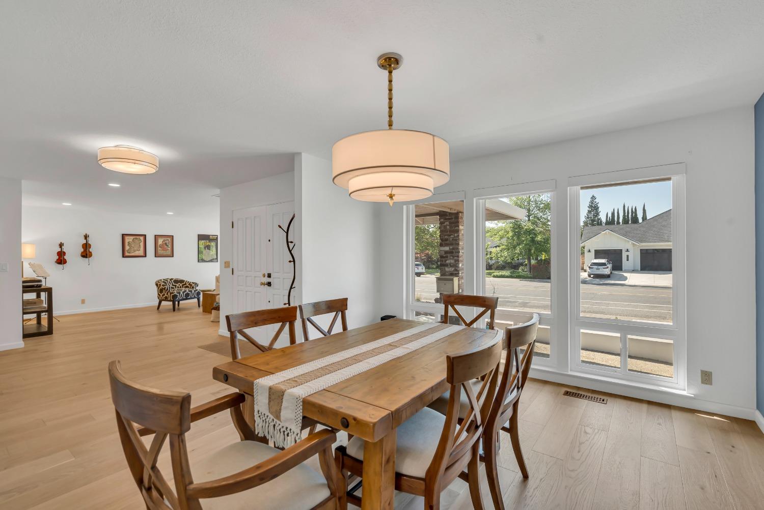Detail Gallery Image 14 of 64 For 4644 American River Dr, Sacramento,  CA 95864 - 5 Beds | 3 Baths