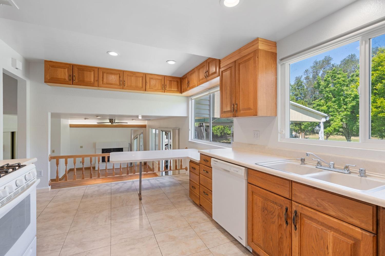 Bettina Way, Sacramento, California image 10