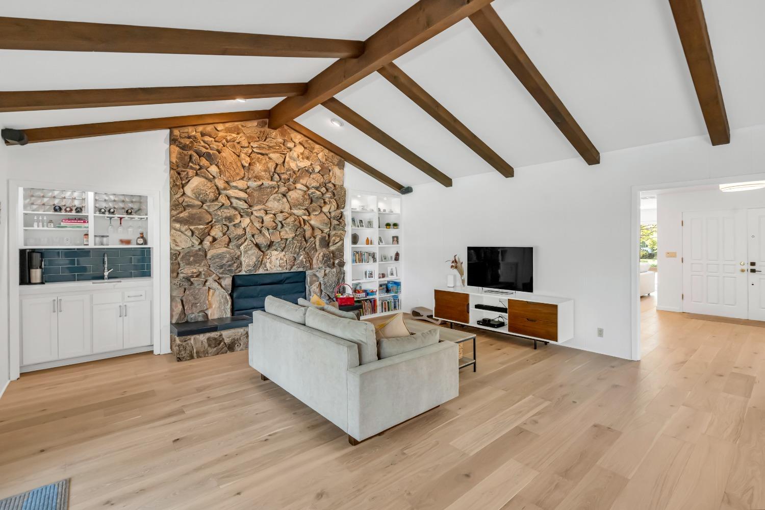 Detail Gallery Image 19 of 64 For 4644 American River Dr, Sacramento,  CA 95864 - 5 Beds | 3 Baths
