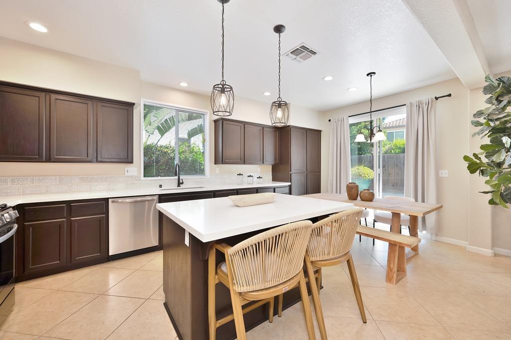 Detail Gallery Image 7 of 57 For 9577 Arcada Ct, Elk Grove,  CA 95624 - 3 Beds | 2 Baths