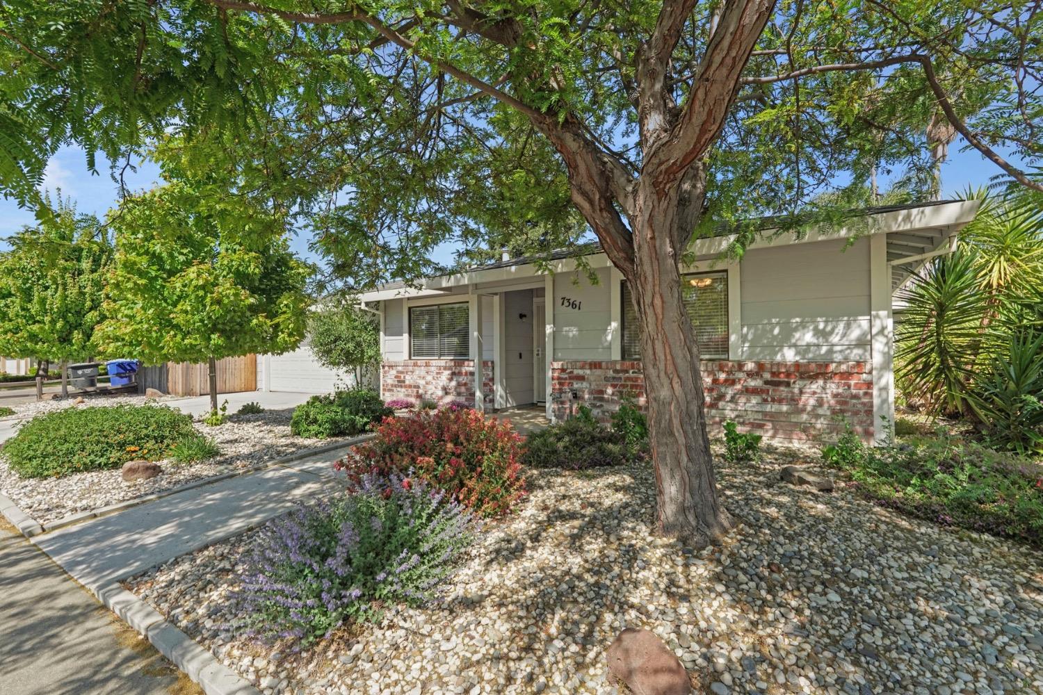 Flowerwood Way, Sacramento, California image 2