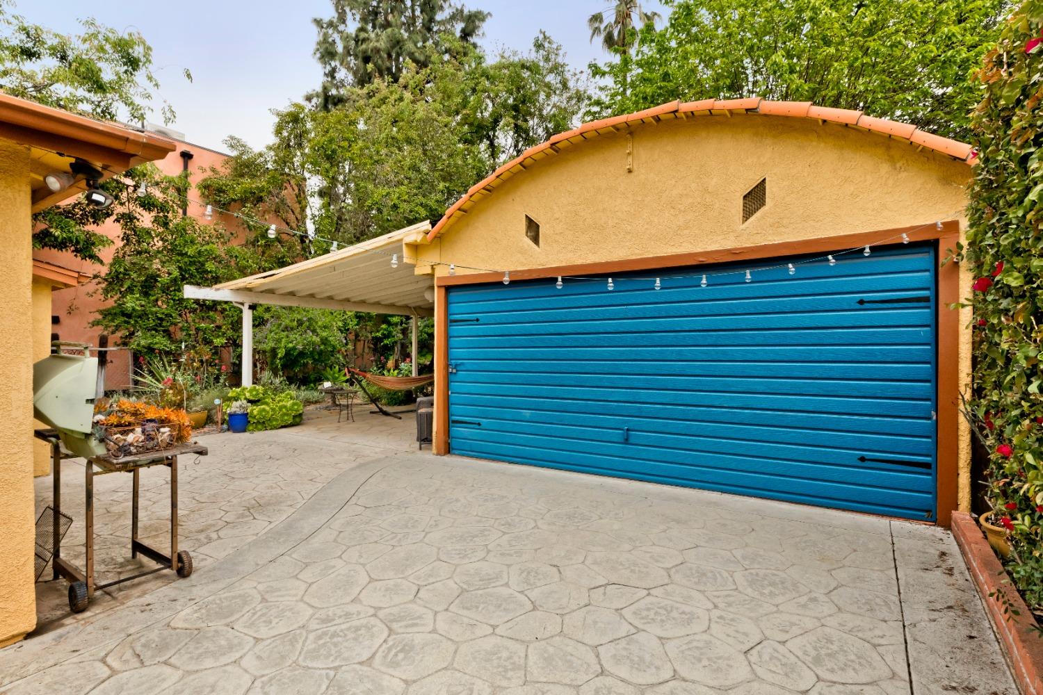 Alameda Street, Altadena, California image 19