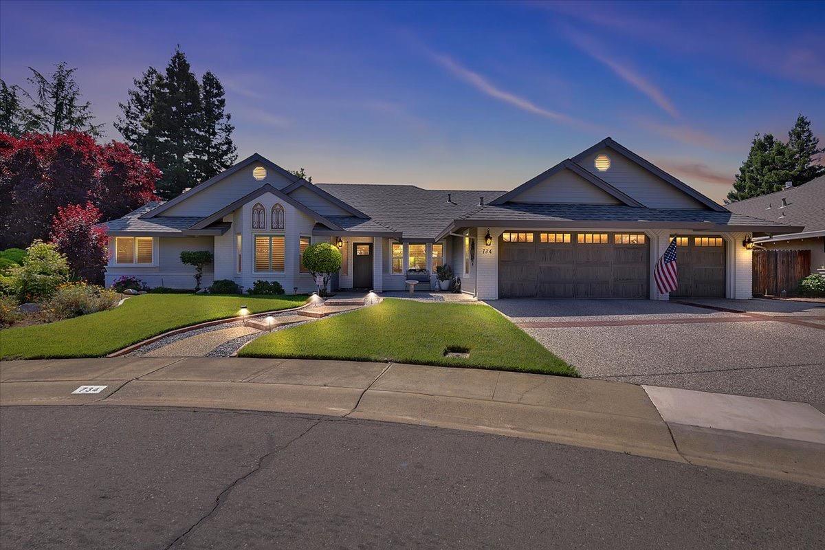 Detail Gallery Image 1 of 70 For 734 Mariner Loop, Yuba City,  CA 95991 - 4 Beds | 3 Baths