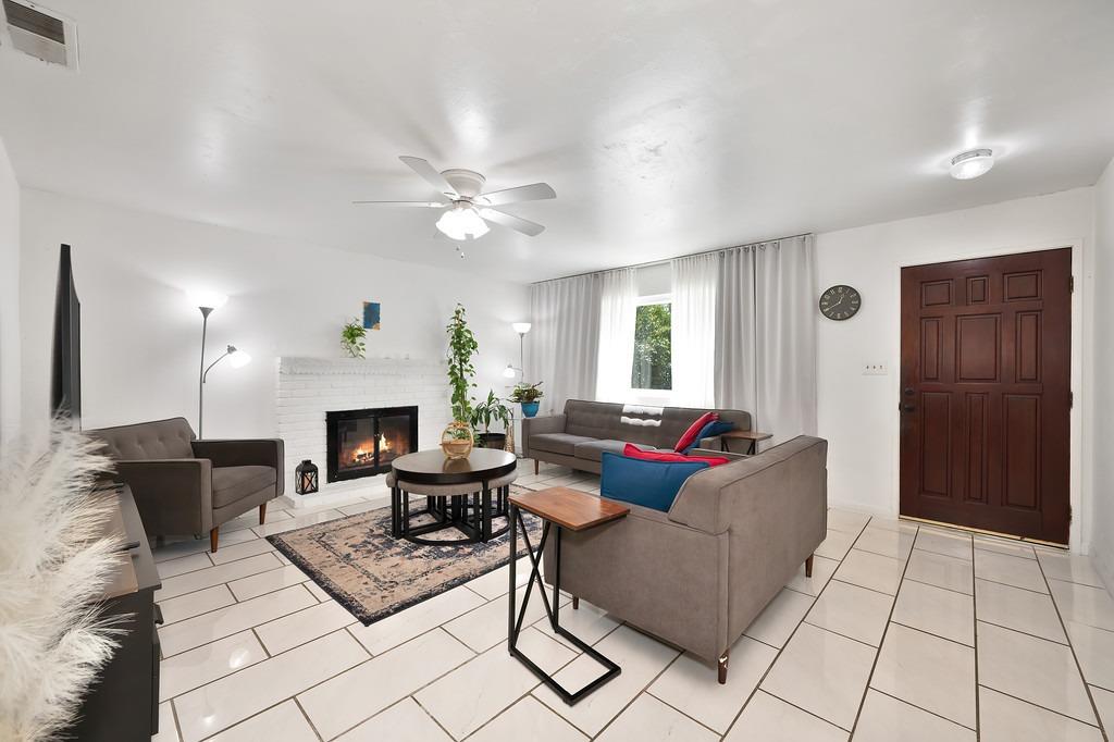 Detail Gallery Image 6 of 33 For 7735 Antelope Rd, Citrus Heights,  CA 95610 - 4 Beds | 2 Baths